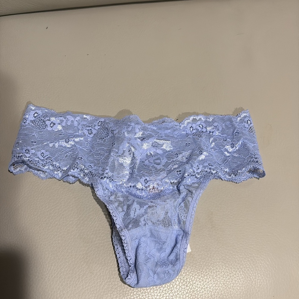 Natural rise thong